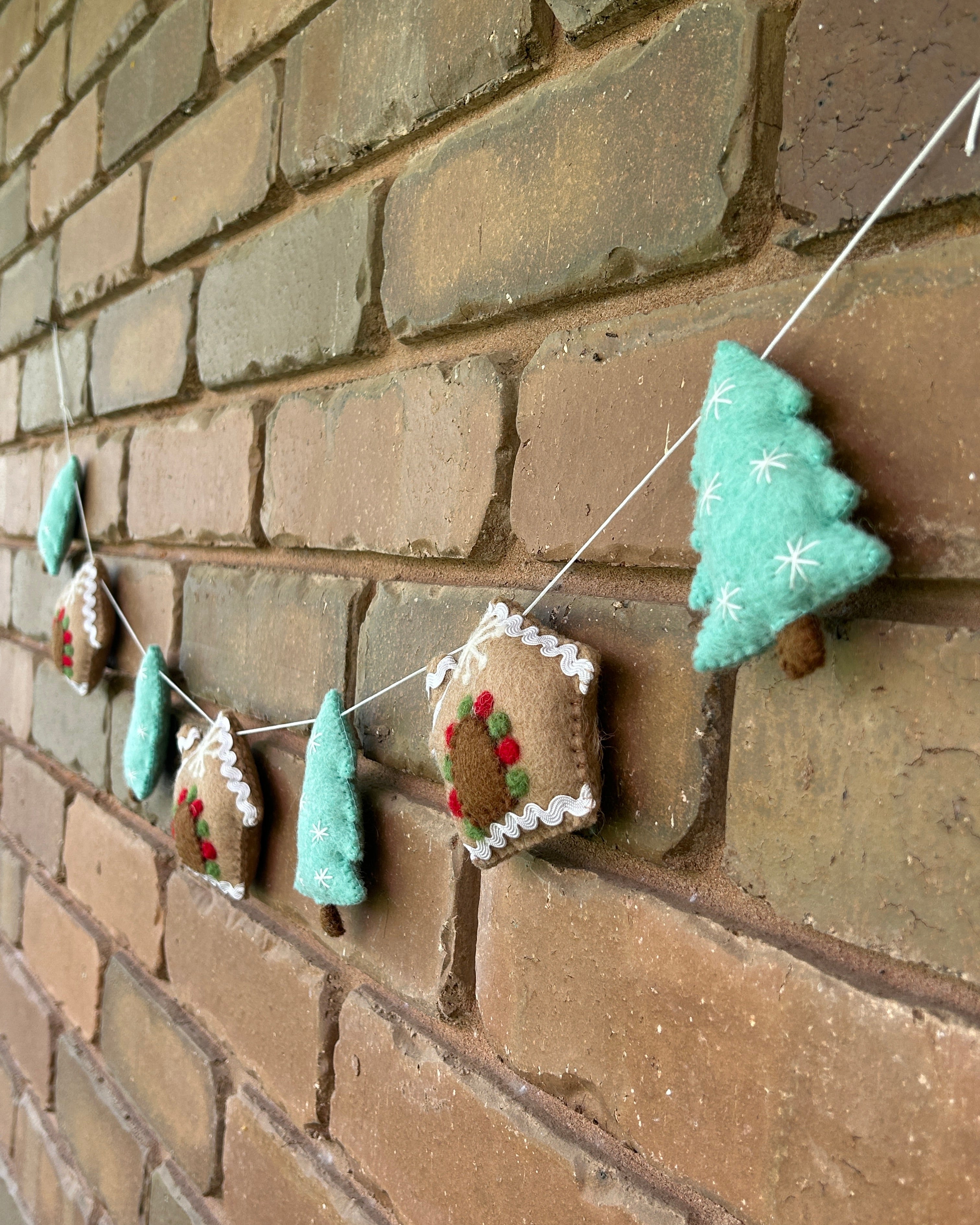 Christmas Garlands, Wall-hangings and Wreaths